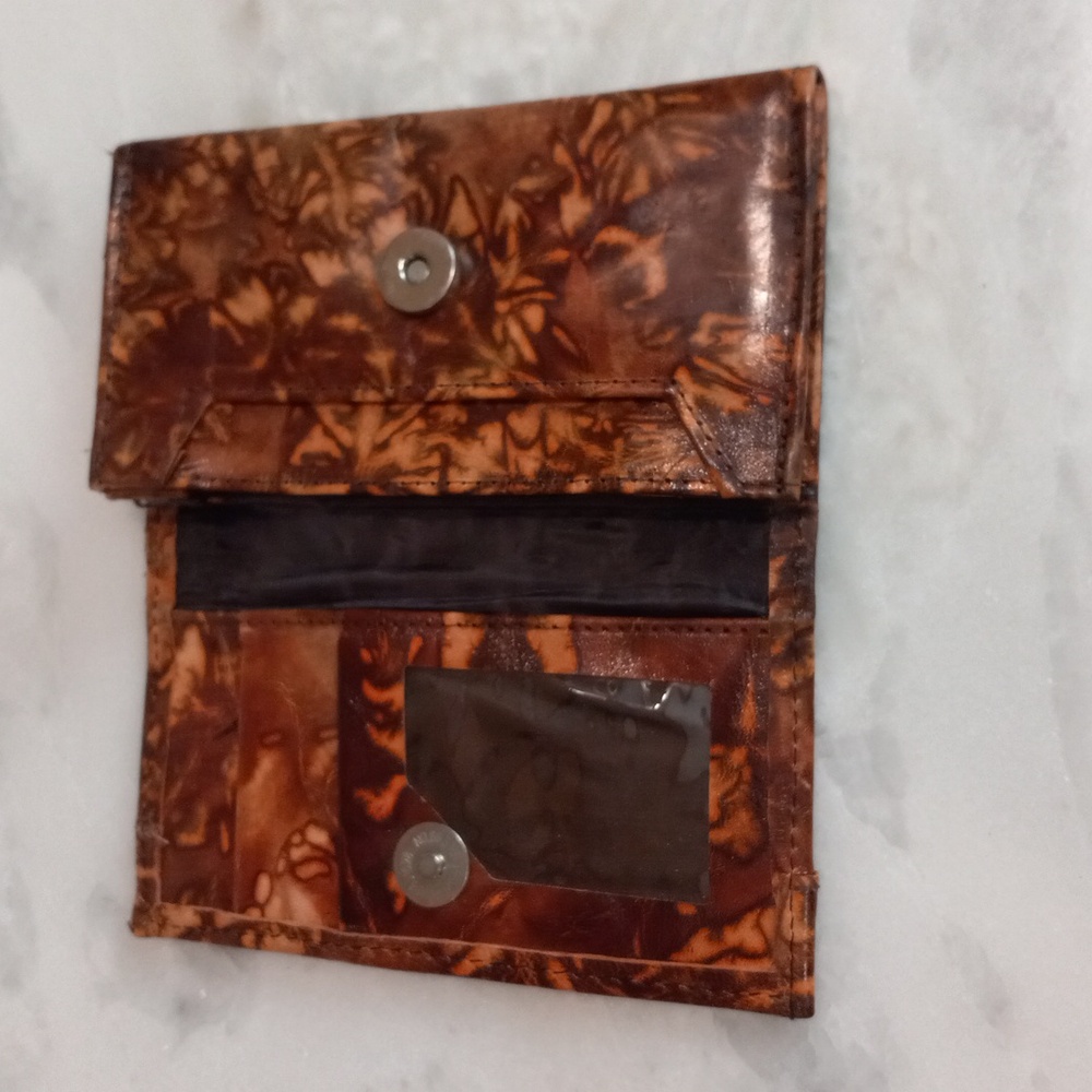 Women's Wallet - Picture 4 of 11